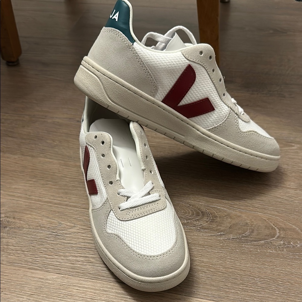 *Brand new* Veja Women’s White and Red Sneakers